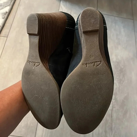CLARKS Suede Wedge Loafers, Size 8 - Picture 5 of 5